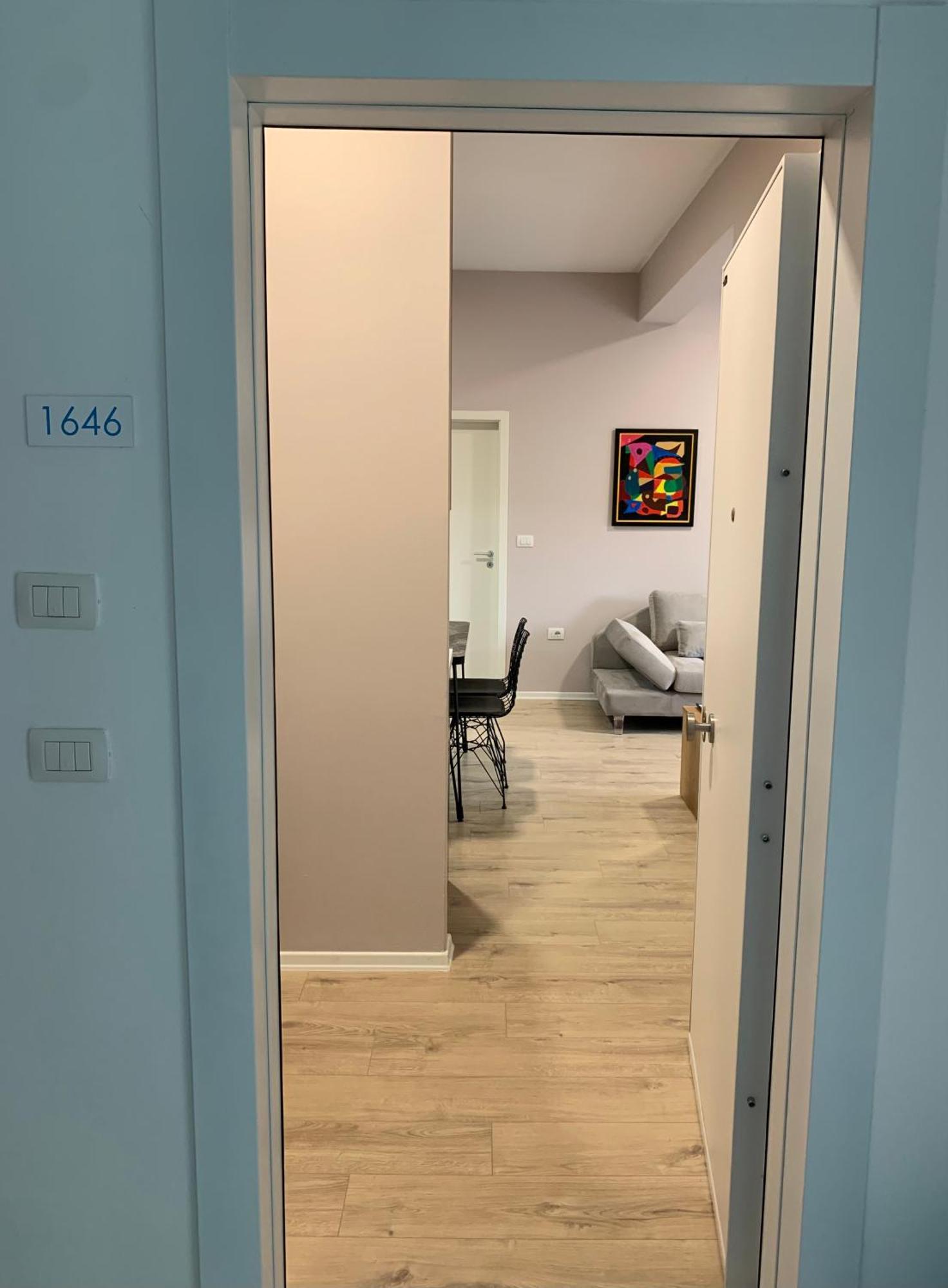 Lovely 1-Bedroom Condo In Tirana Wifi-Netflix-Ac Екстер'єр фото